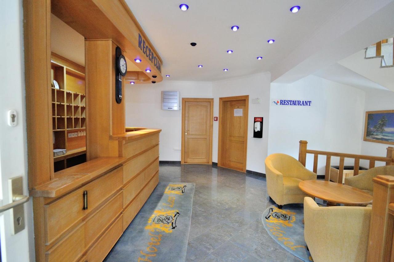נאום Hotel Lav מראה חיצוני תמונה