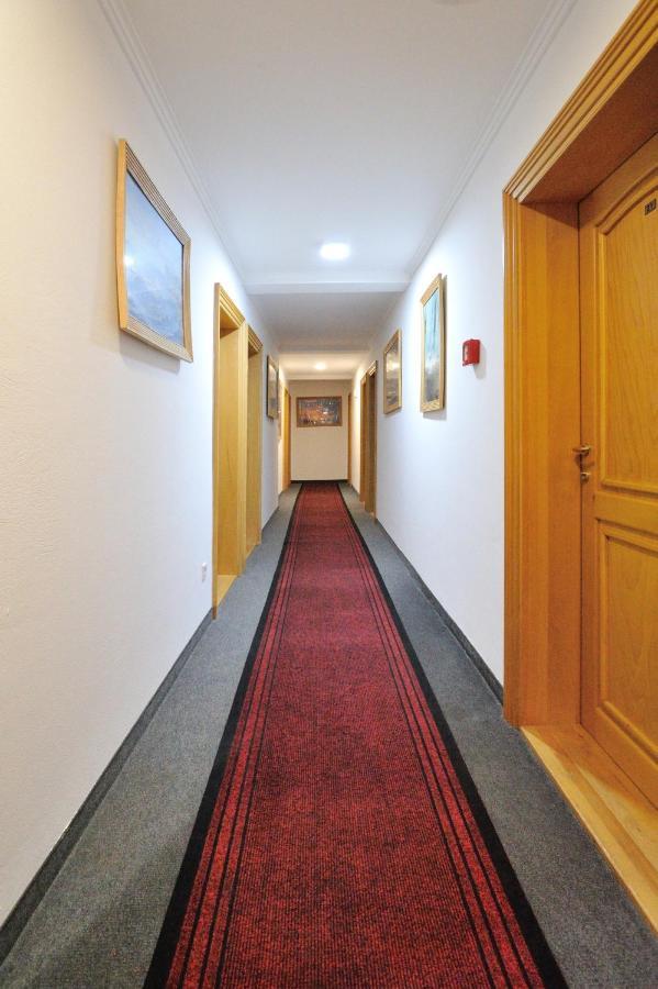 נאום Hotel Lav מראה חיצוני תמונה