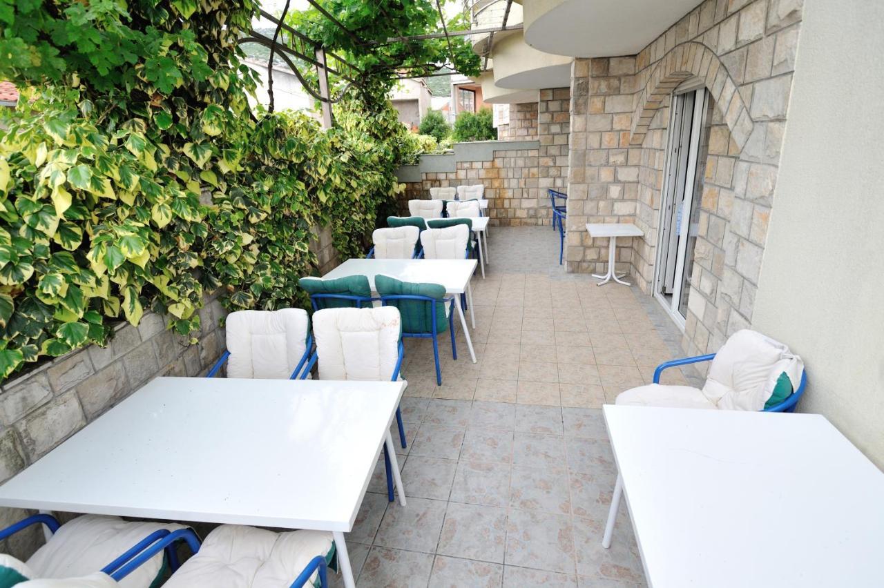 נאום Hotel Lav מראה חיצוני תמונה