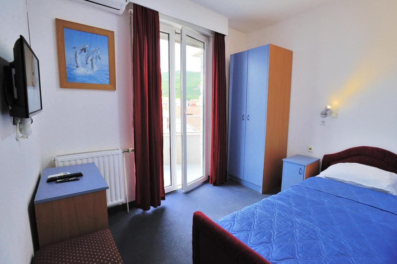 נאום Hotel Lav מראה חיצוני תמונה
