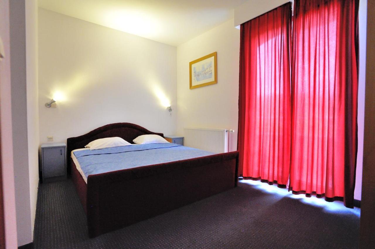 נאום Hotel Lav מראה חיצוני תמונה