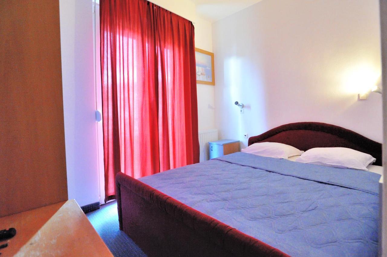 נאום Hotel Lav מראה חיצוני תמונה