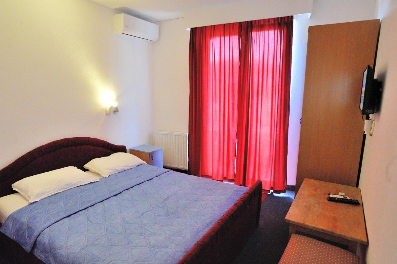 נאום Hotel Lav מראה חיצוני תמונה