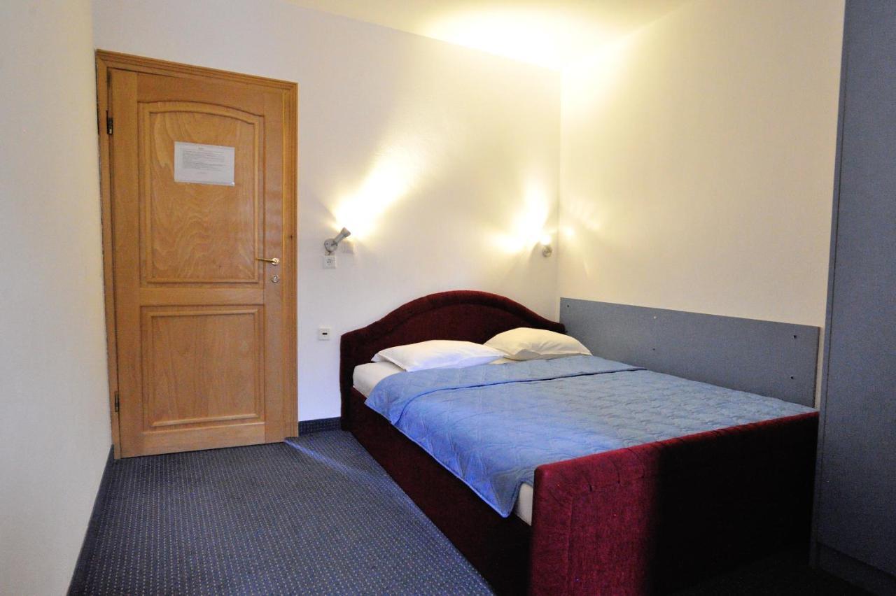 נאום Hotel Lav מראה חיצוני תמונה