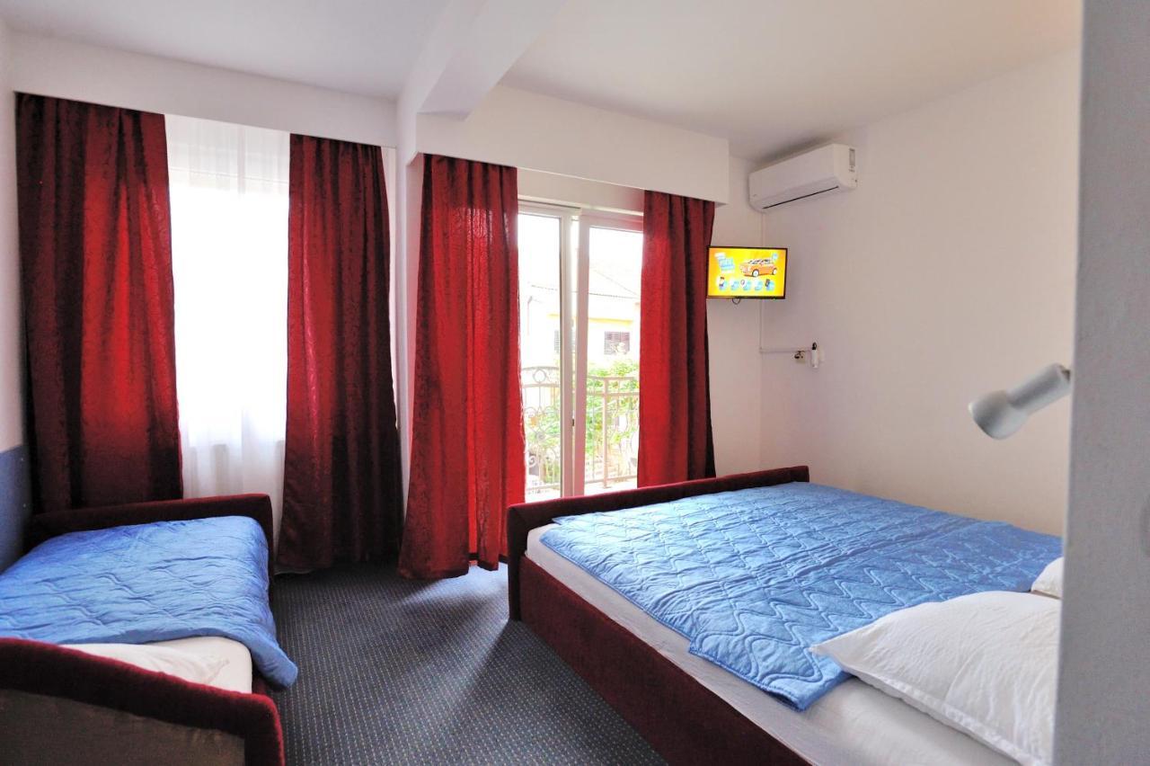 נאום Hotel Lav מראה חיצוני תמונה