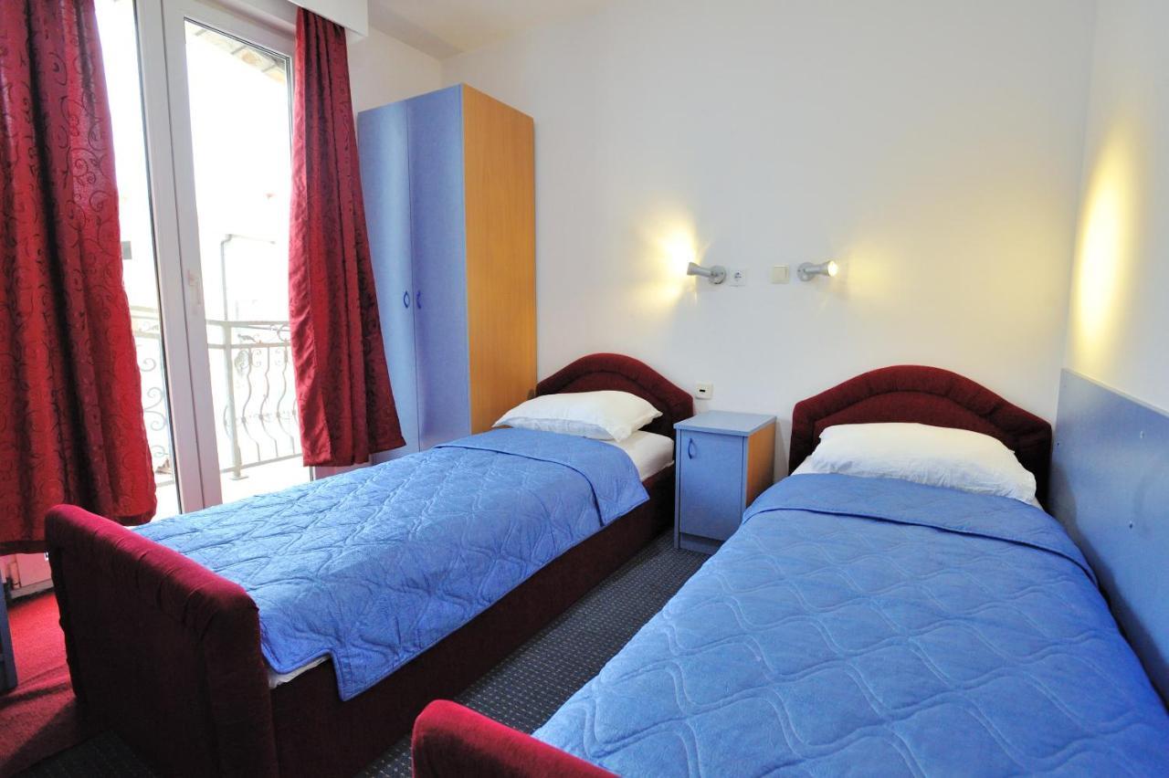 נאום Hotel Lav מראה חיצוני תמונה