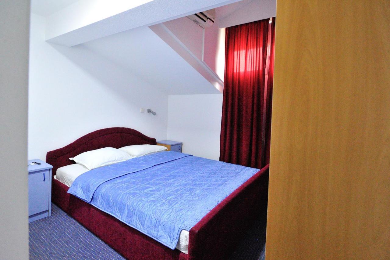 נאום Hotel Lav מראה חיצוני תמונה
