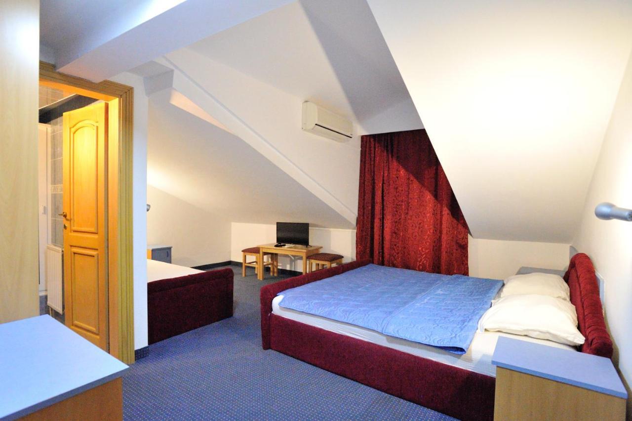 נאום Hotel Lav מראה חיצוני תמונה