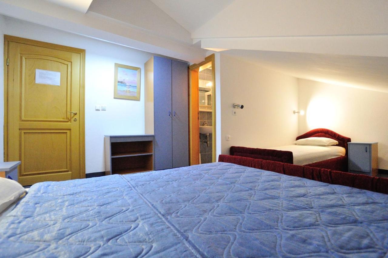 נאום Hotel Lav מראה חיצוני תמונה