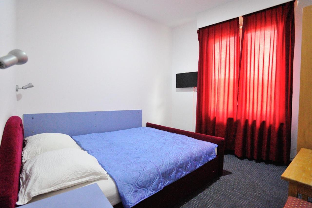 נאום Hotel Lav מראה חיצוני תמונה