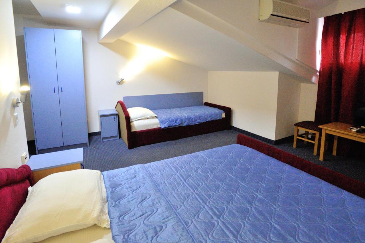 נאום Hotel Lav מראה חיצוני תמונה