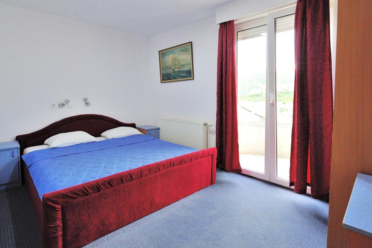 נאום Hotel Lav מראה חיצוני תמונה