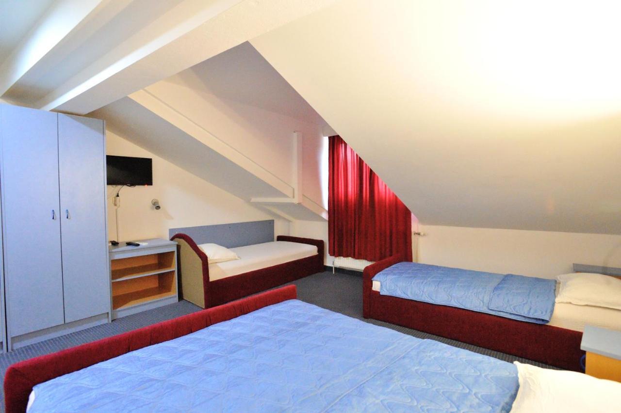 נאום Hotel Lav מראה חיצוני תמונה
