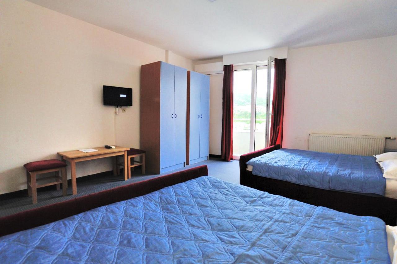 נאום Hotel Lav מראה חיצוני תמונה