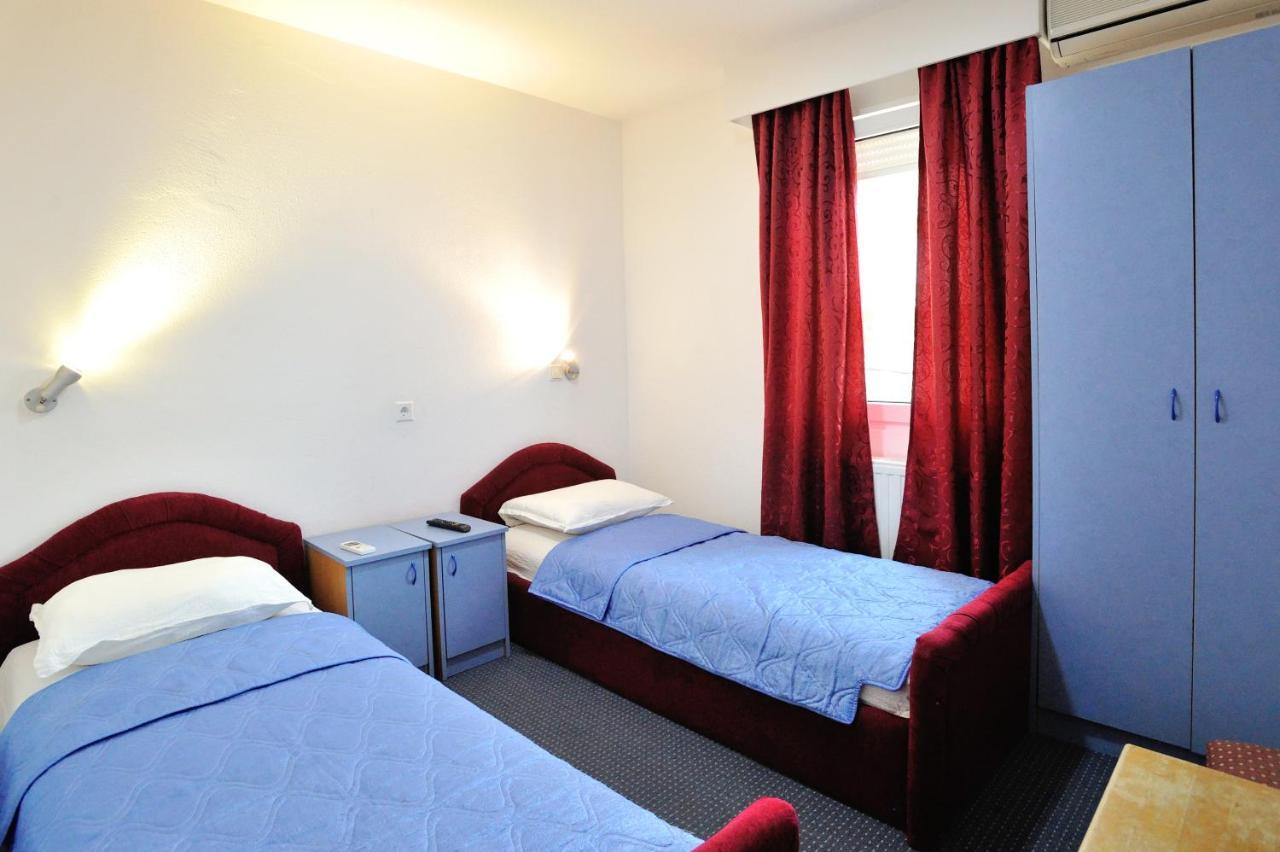 נאום Hotel Lav מראה חיצוני תמונה