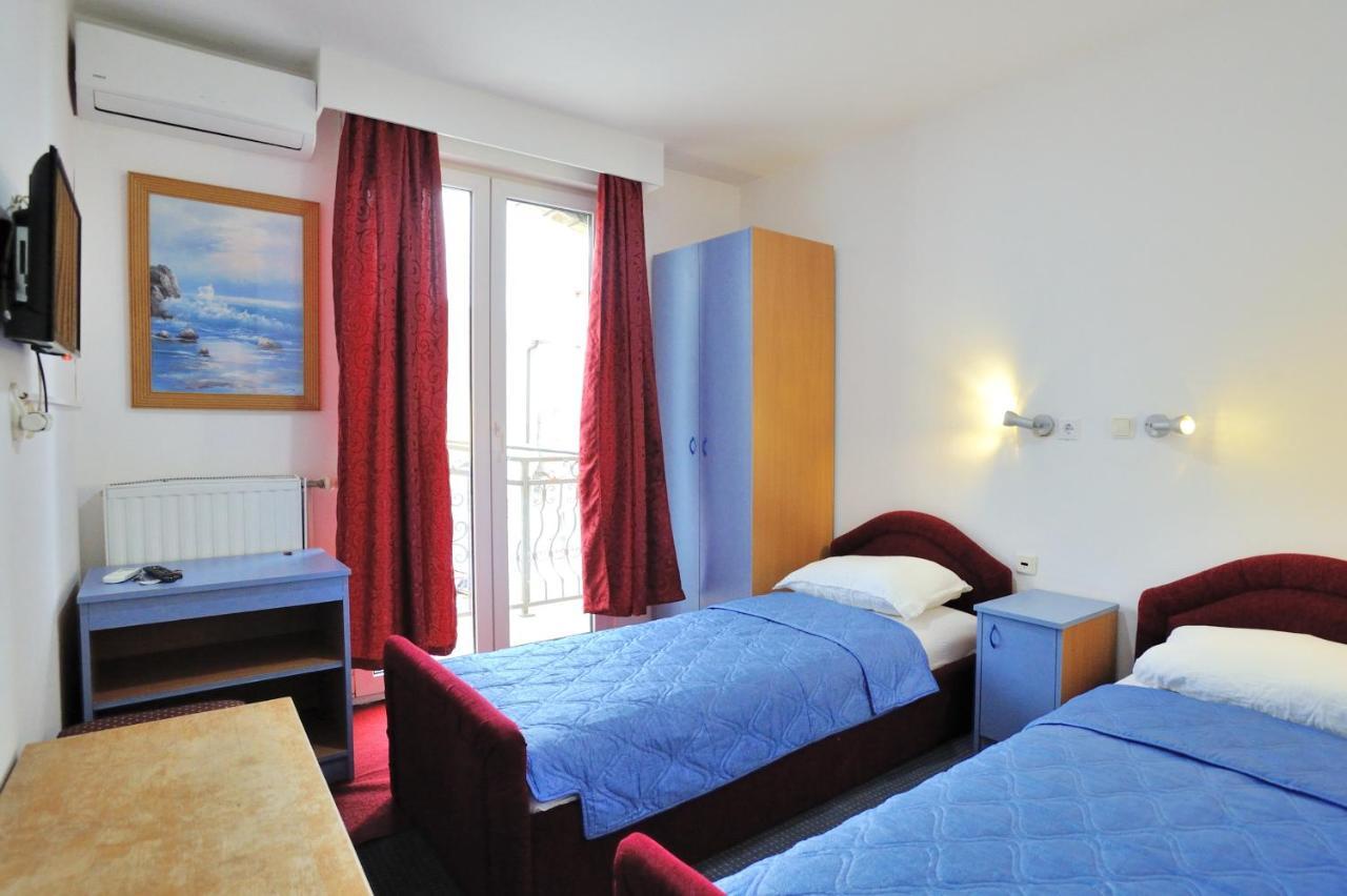 נאום Hotel Lav מראה חיצוני תמונה
