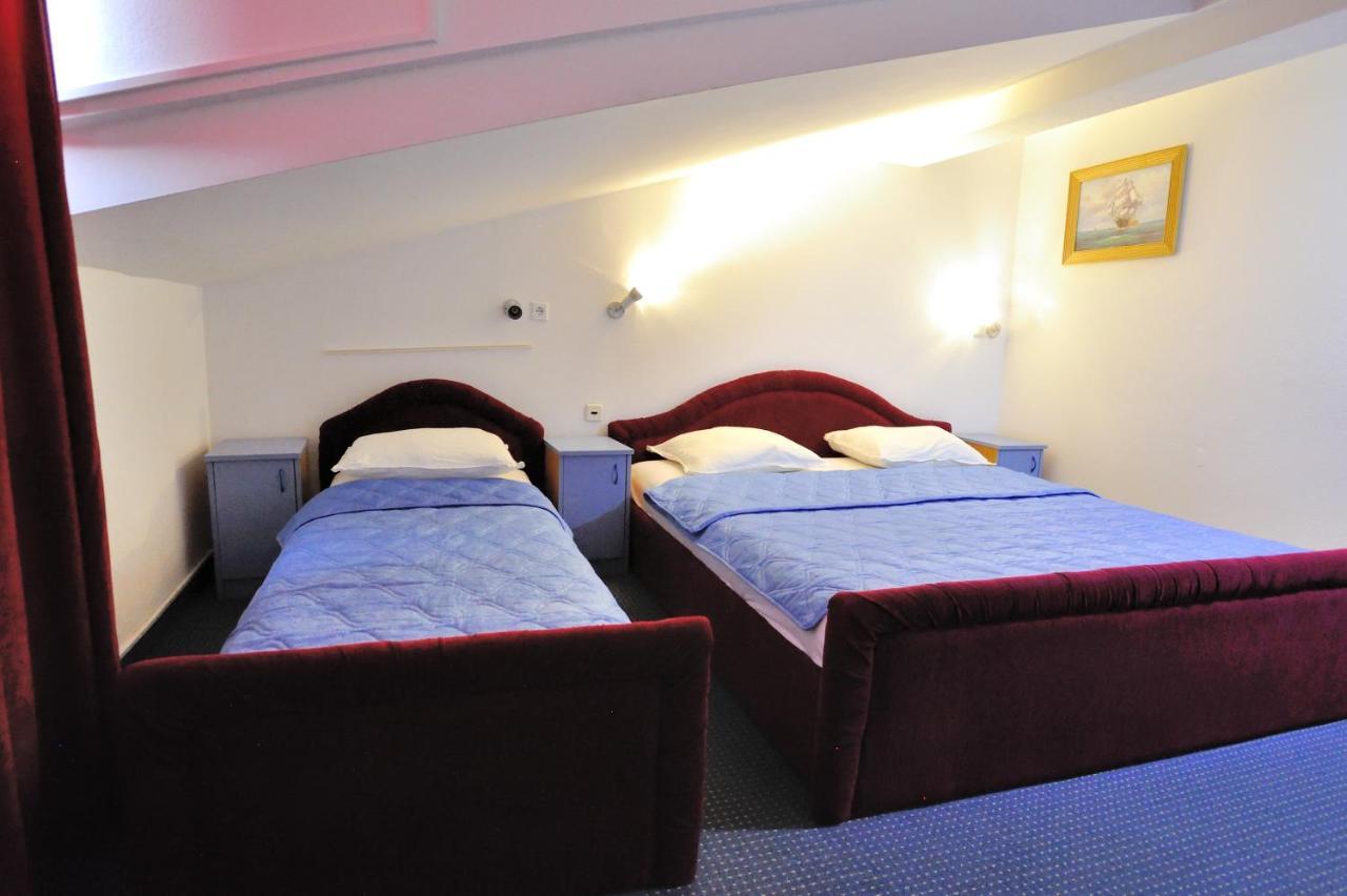 נאום Hotel Lav מראה חיצוני תמונה