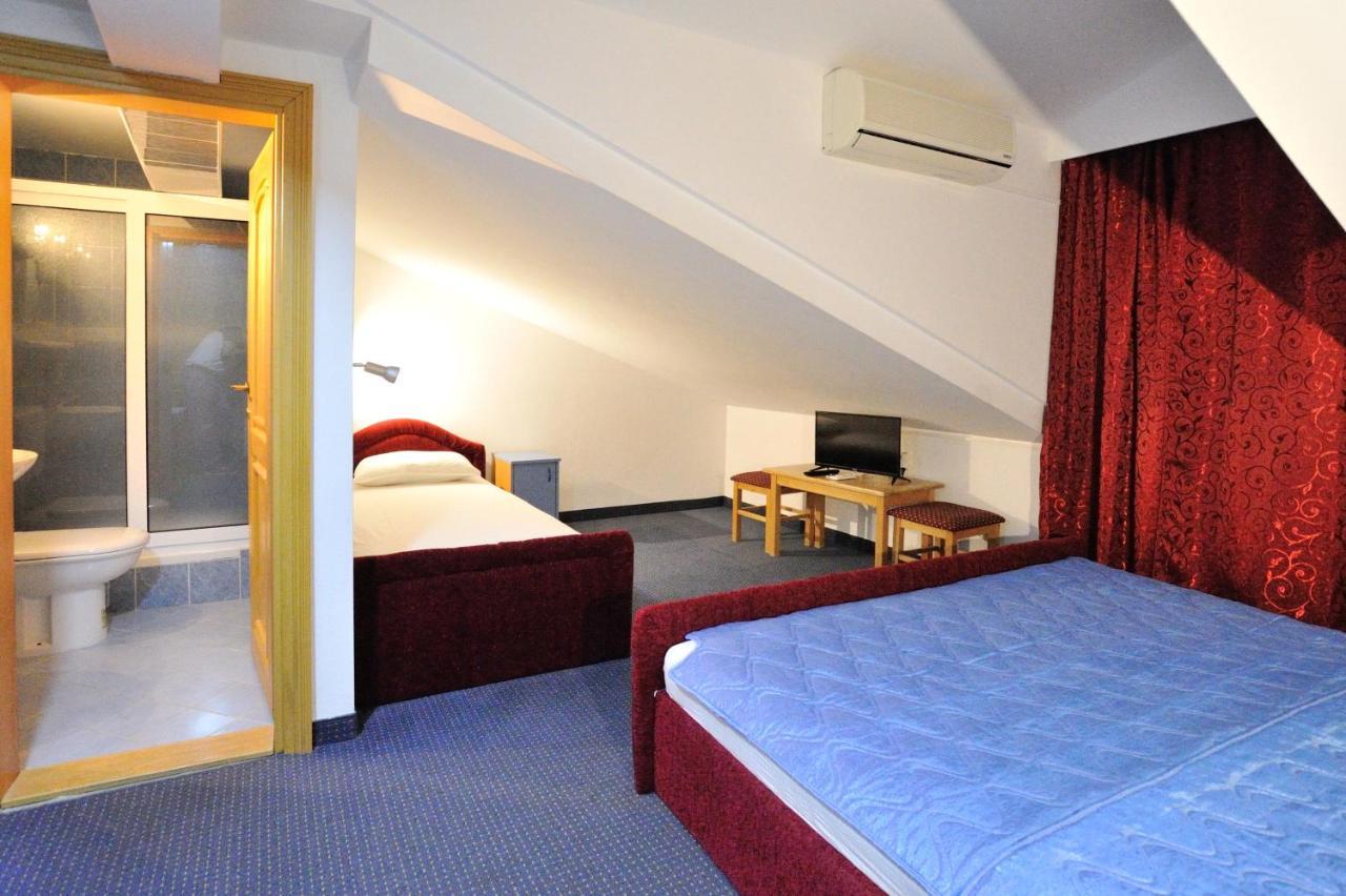 נאום Hotel Lav מראה חיצוני תמונה