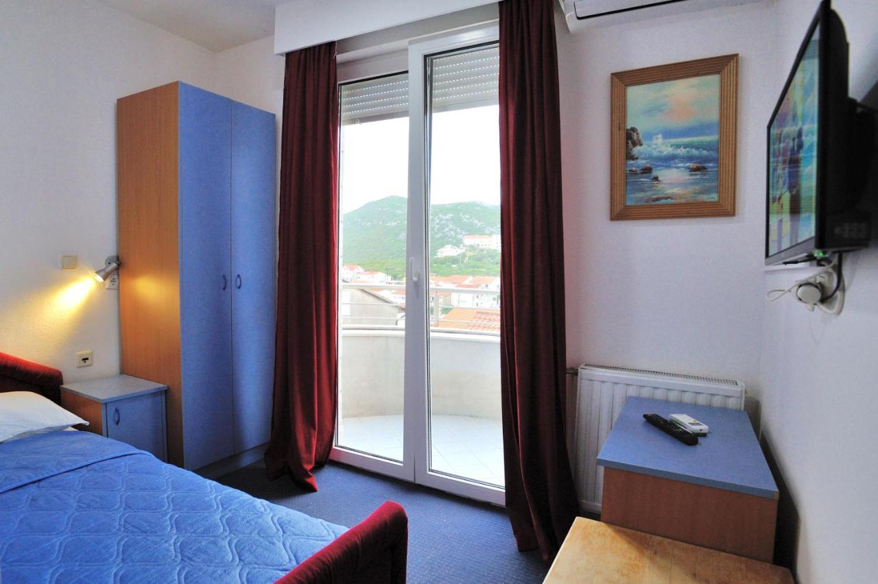 נאום Hotel Lav מראה חיצוני תמונה