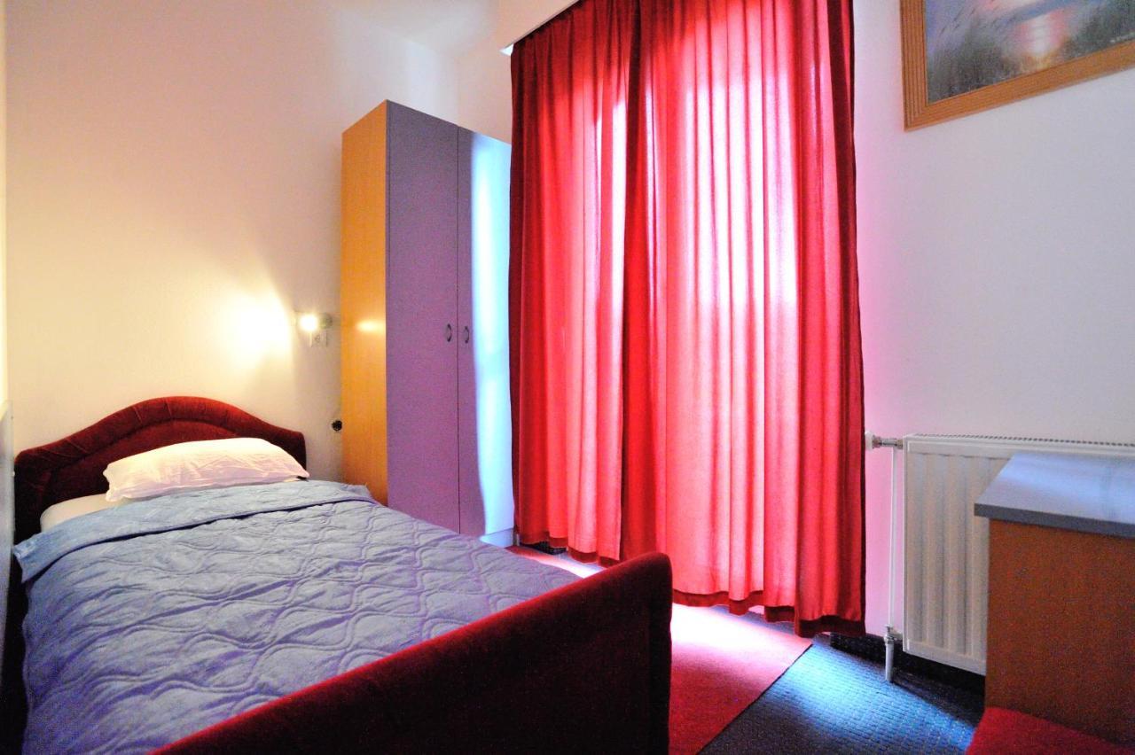 נאום Hotel Lav מראה חיצוני תמונה