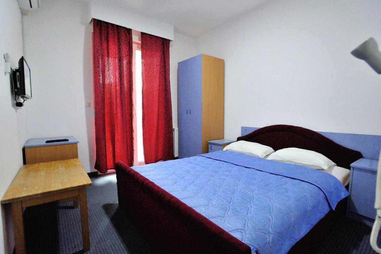 נאום Hotel Lav מראה חיצוני תמונה