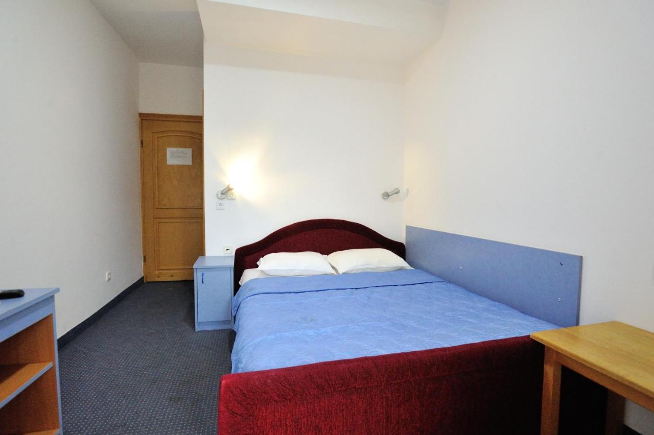 נאום Hotel Lav מראה חיצוני תמונה