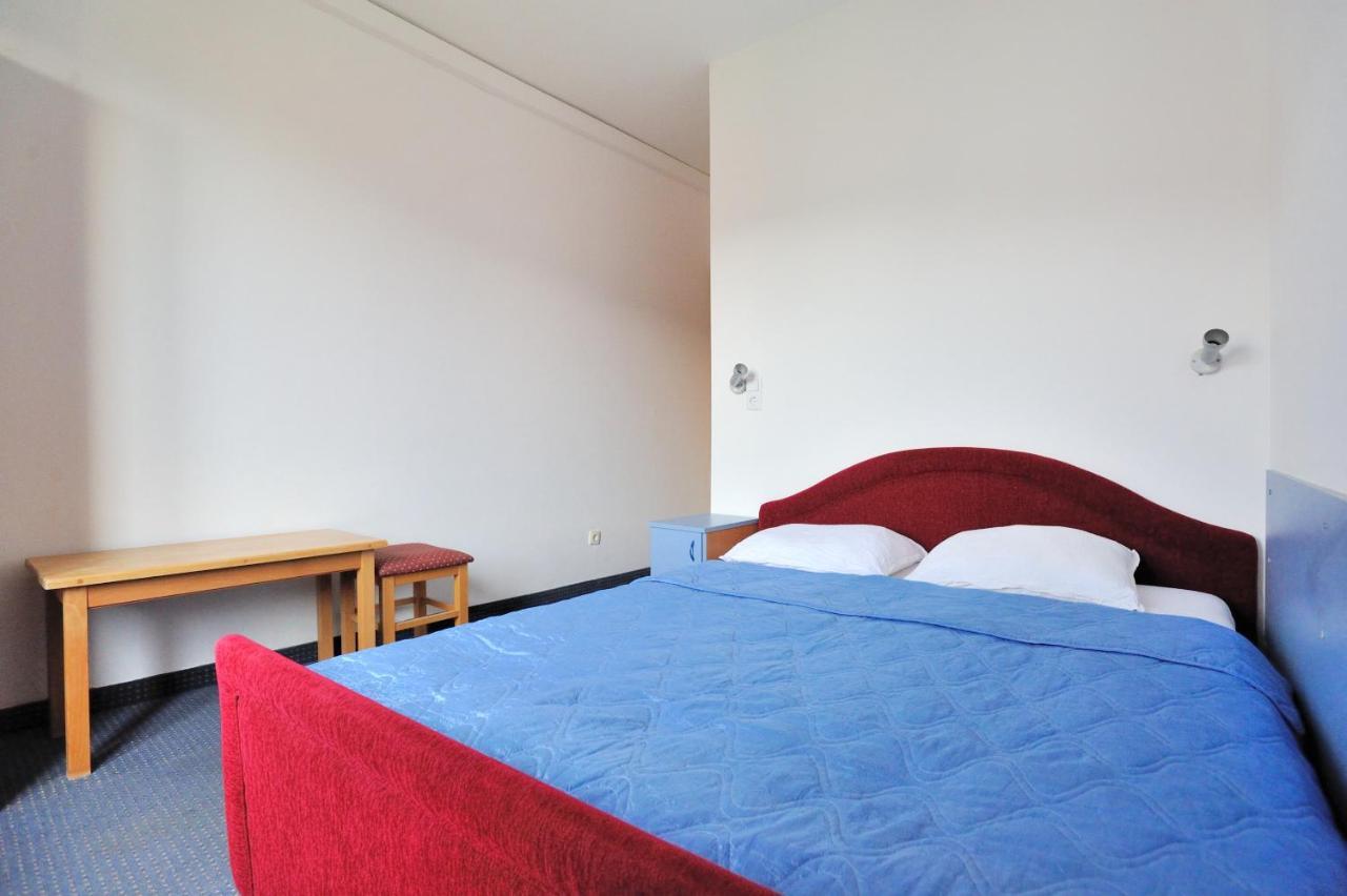 נאום Hotel Lav מראה חיצוני תמונה