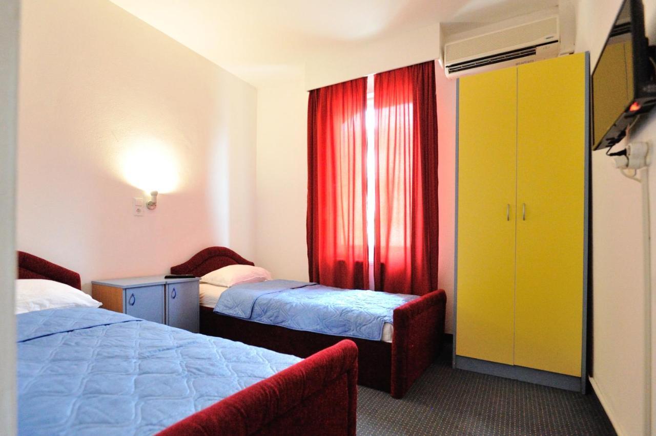 נאום Hotel Lav מראה חיצוני תמונה
