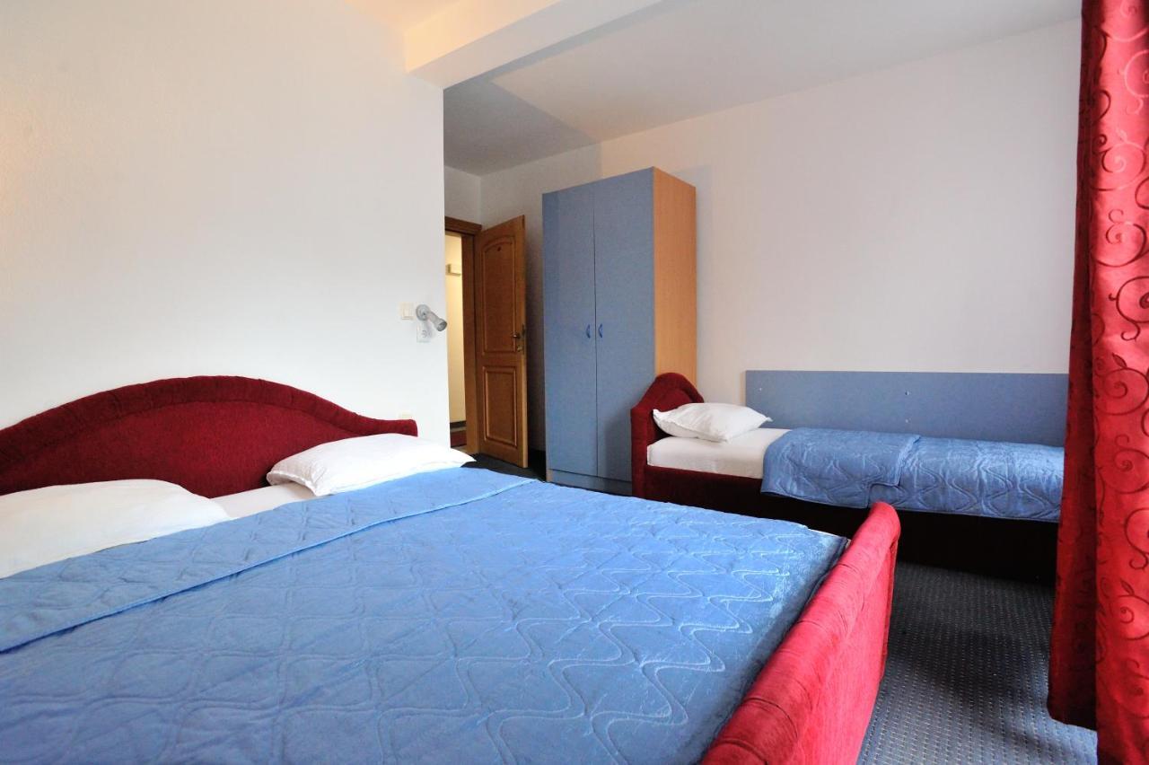 נאום Hotel Lav מראה חיצוני תמונה
