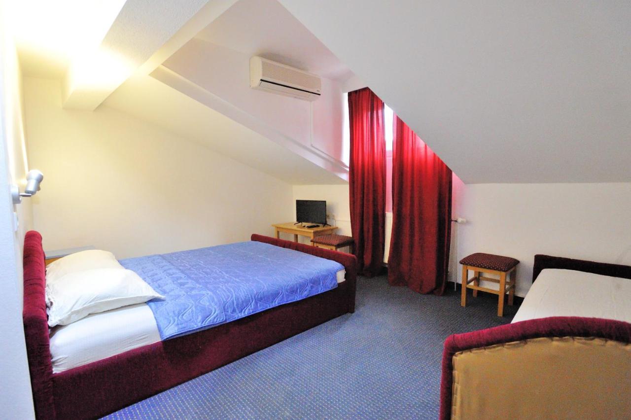 נאום Hotel Lav מראה חיצוני תמונה