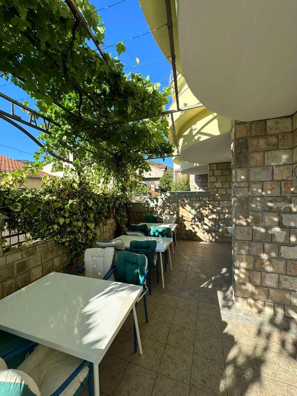 נאום Hotel Lav מראה חיצוני תמונה